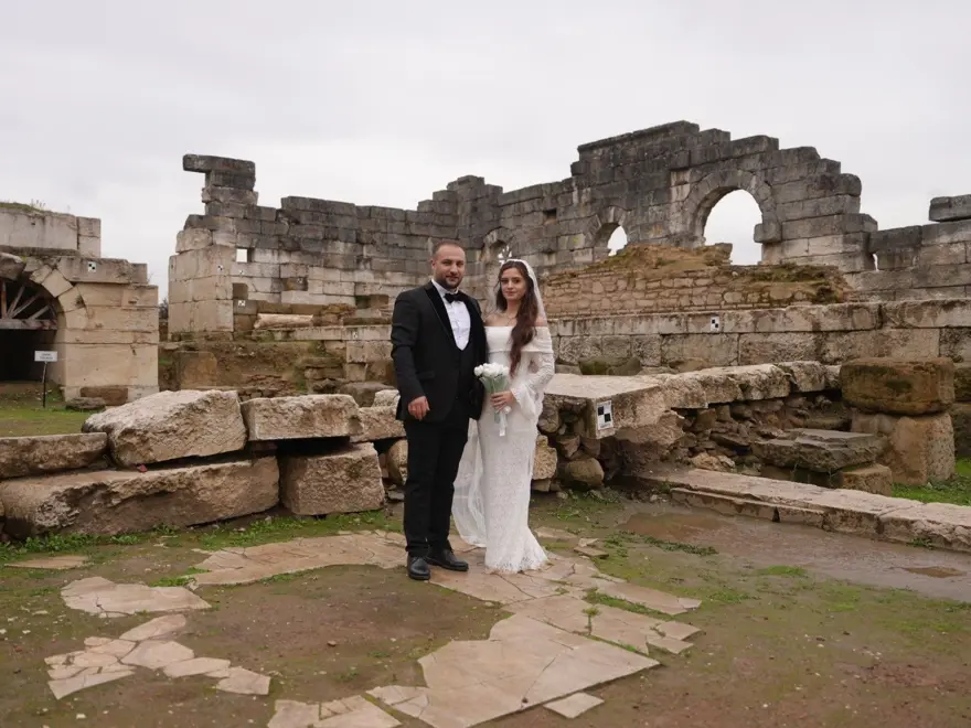 Antik tiyatro, gelin ve damatların mekanı oldu: Şehir dışından gelenler de var 2