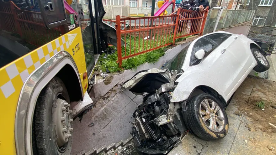 Kontrolden çıkan halk otobüsü durağa daldı 6