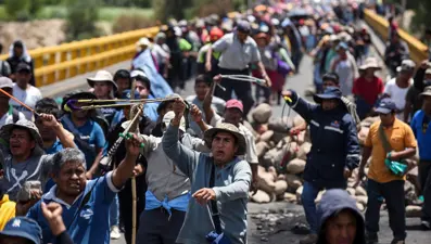 Bolivya'da barikatlar: Askeri kışlayı basan Morales destekçileri, 20 askeri rehin aldı