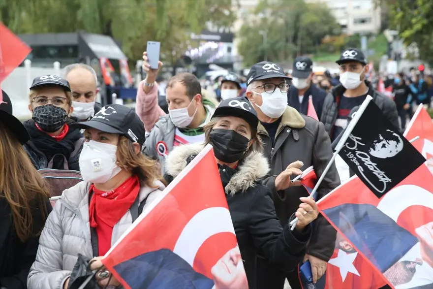 ATATÜRK’ÜN HAYATA GÖZLERİNİ YUMDUĞU ODADAN CANLI YAYIN YAPILDI 3