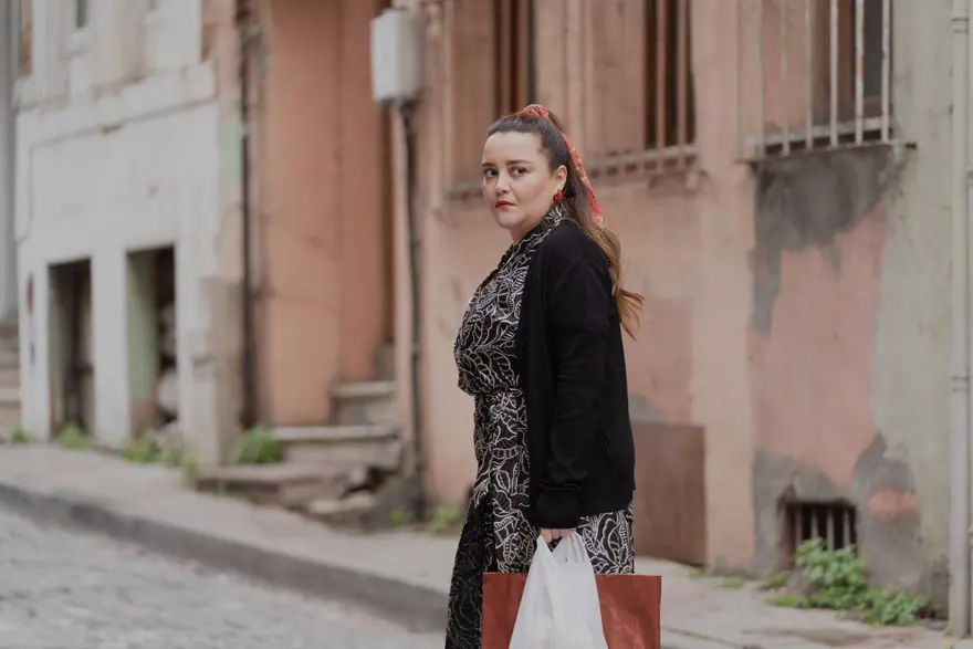 Sahipsizler'de Azize'ye Haşmet sürprizi! "Başına büyük dertler açılacak belli oldu" 12 Sahipsizler'de Azize'ye Haşmet sürprizi! "Başına büyük dertler açılacak belli oldu" 12