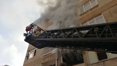 Kadıköy'de 4 katlı binada yangın: 1 ölü