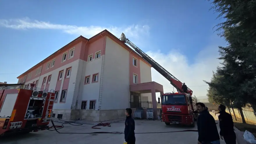 Okulda yangın paniği: Öğrenciler tahliye edildi 2