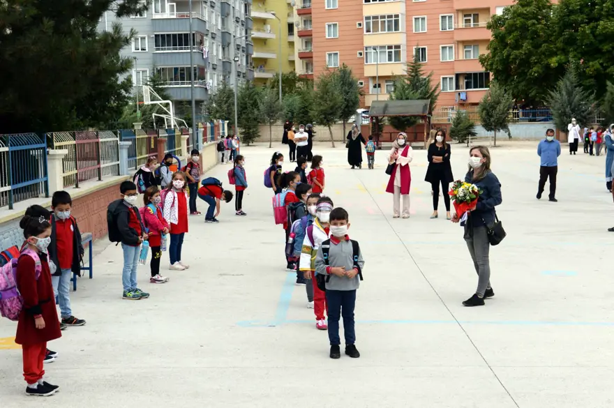 Yüz yüze eğitim anasınıfı ve ilkokul 1'inci sınıflarda başladı 18