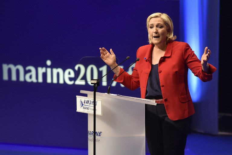 Le Pen'den istifa kararı