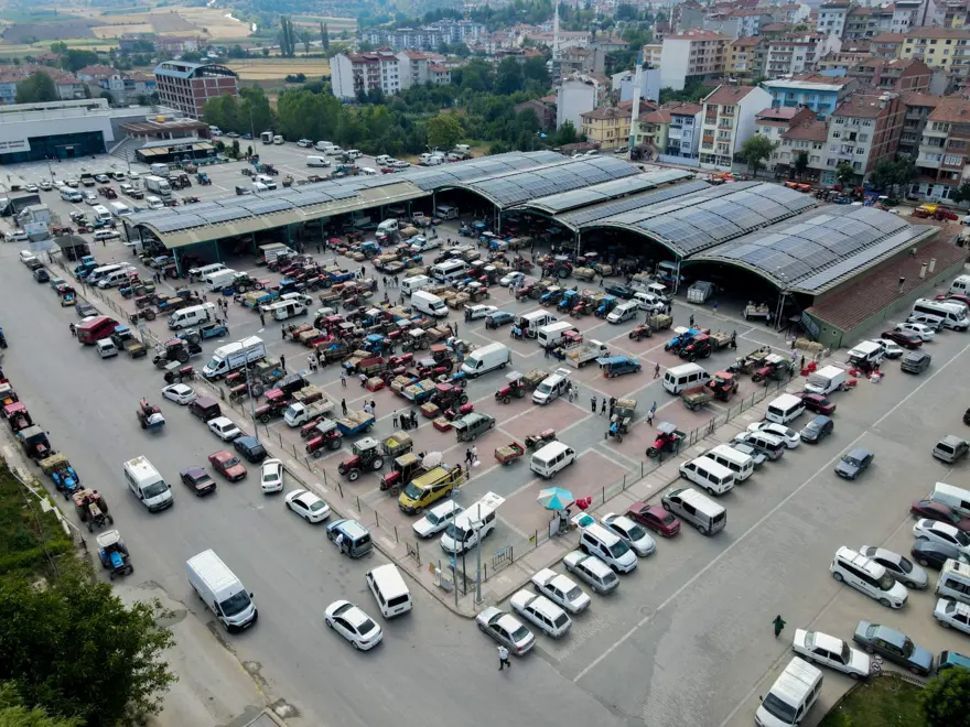 Hasat tamamlandı: İlçede kurulan pazarda yoğunluk yaşanıyor 2