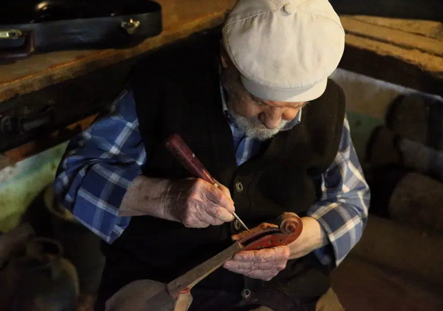 SANATÇILAR KEMANLARINA HAYRAN 5