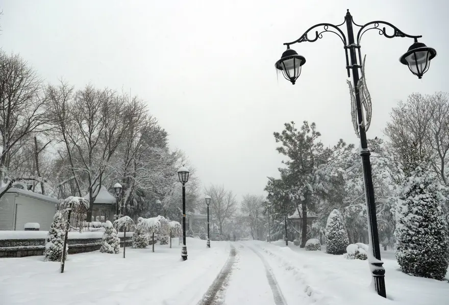 İstanbul'da kar yağışı devam ediyor (AKOM ilçe ilçe kar kalınlıklarını paylaştı) 13