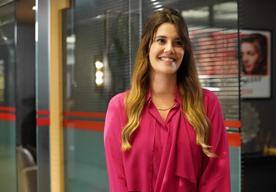 Derya Baykal ve Müjgan Ferhan Şensoy Menajerimi Ara dizisinde kendilerini oynadı 6