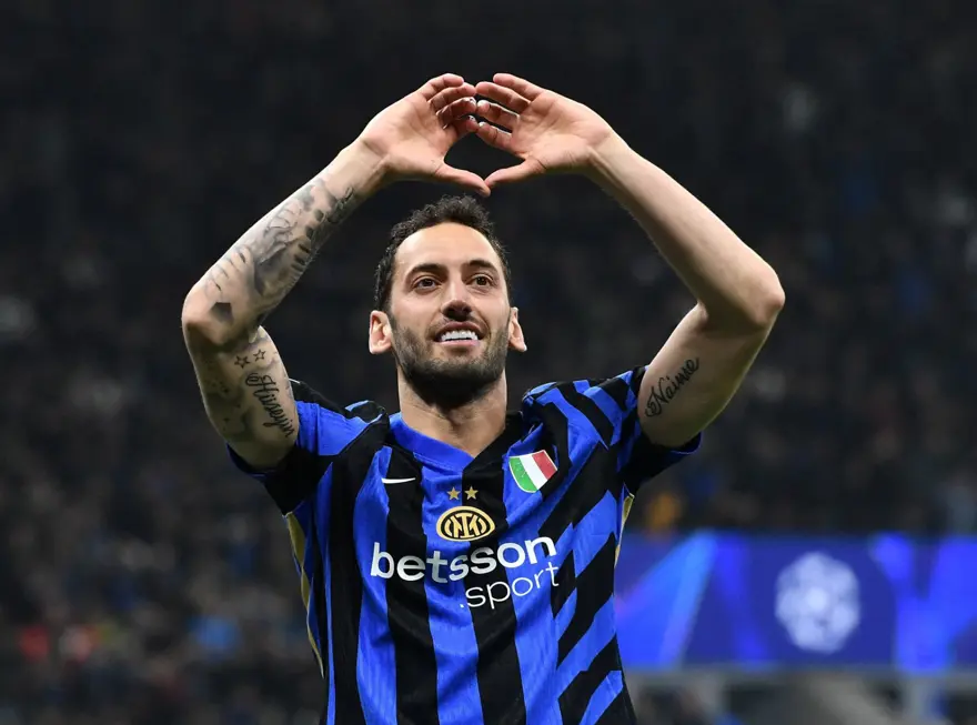 HAKAN ÇALHANOĞLU TARİHE GEÇTİ 8 HAKAN ÇALHANOĞLU TARİHE GEÇTİ 8