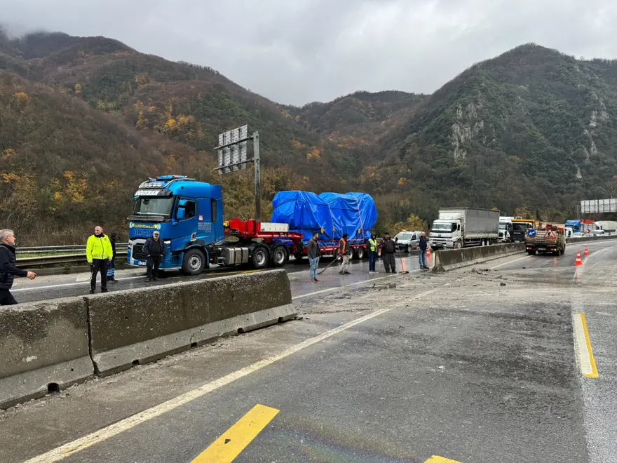 Sakarya-Bilecik kara yolunda TIR kazası 10