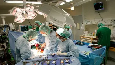 "Ozaki yöntemi" ile kalp zarından doğal kalp kapağı