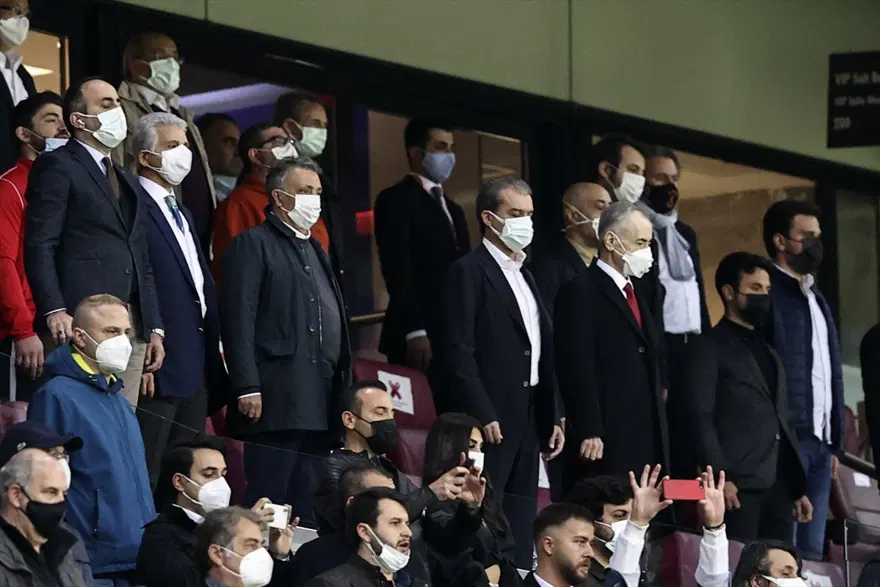 Galatasaray ve Fenerbahçe kazandı, zirve yarışı kızıştı 24