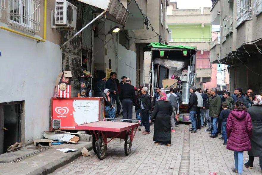 Diyarbakır'da ağır hasarlı binaya tahliye 10