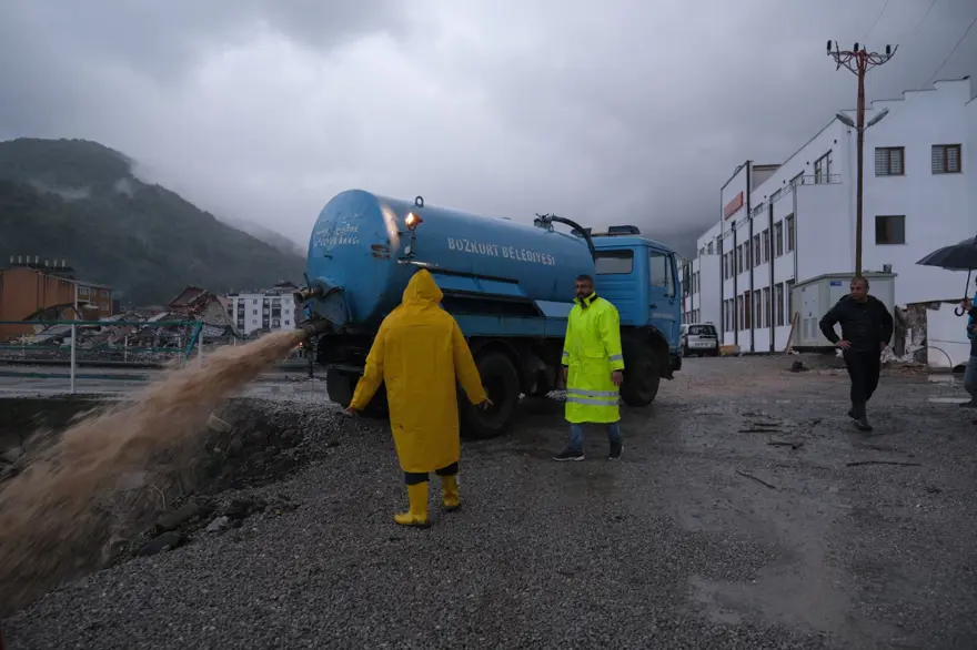Sel felaketi yaşayan Bozkurt'un sokakları yeniden sular altında 15