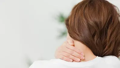 Boyun fıtığı belirtileri nelerdir, boyun fıtığının tedavisi nasıl olur?