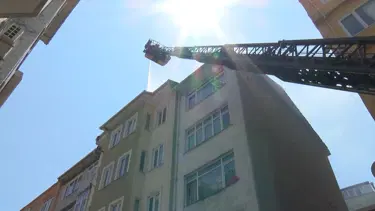 Kadıköy'de 5 katlı binada yangın