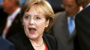 Merkel: Çok tatil yapan Euro'dan çıksın