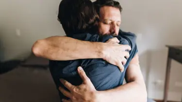 Sarılma ve narsizm arasında bağlantı keşfedildi