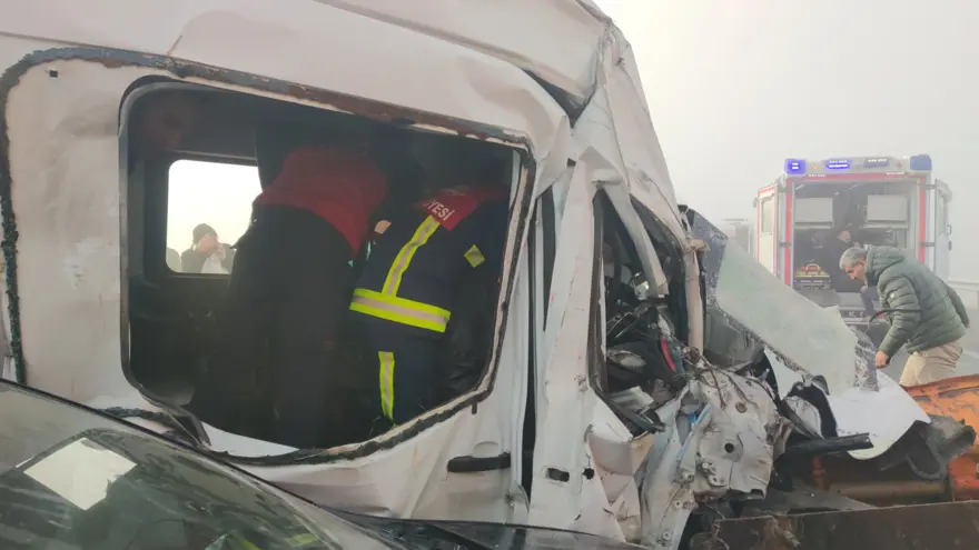 Van'da 30 araçlık zincirleme trafik kazası: 1 ölü, 51 yaralı 12