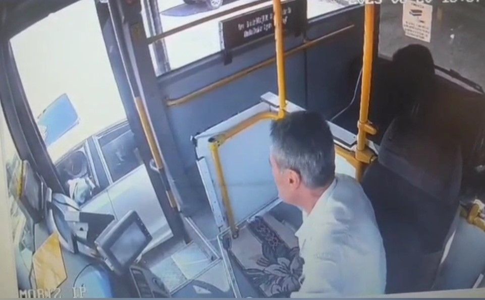Otobüs şoförüne direksiyon başında silahlı saldırı
