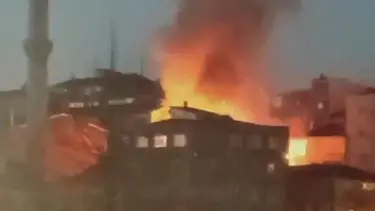 Şişli’de yangın paniği: Alevler çatıyı sardı