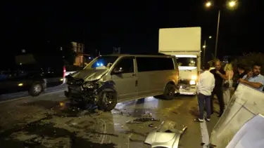 Antalya'da 5 araç birbirine girdi: Yaralılar var