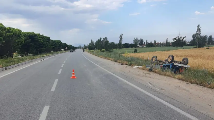 Otomobil tarım aracına çarptı: 2 ölü, 5 yaralı 1