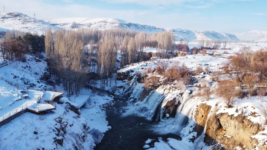 Muradiye Şelalesi beyaza büründü 7 Muradiye Şelalesi beyaza büründü 7