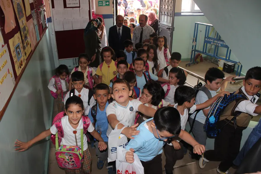 Okullar açıldı (18 milyon öğrenci ders başı yaptı) 2