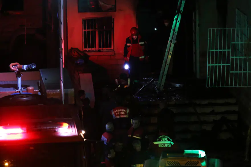 Adana'da yangın: 12 kişi hayatını kaybetti 27