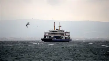 Güney Marmara'da feribot seferlerine fırtına engeli