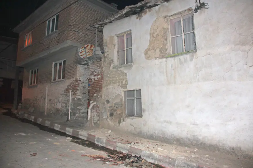 Manisa'da deprem nöbeti 12