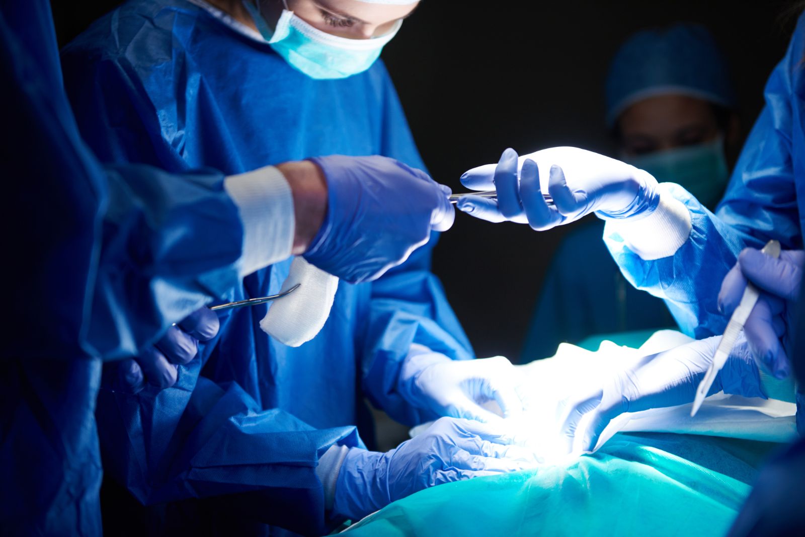 Kalbi durdurmadan 3 santimetrelik kesiyle mitral kapak ameliyatı