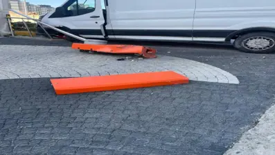 Başakşehir'de feci kaza: Kamyonet kaldırımda bekleyenlere çarptı