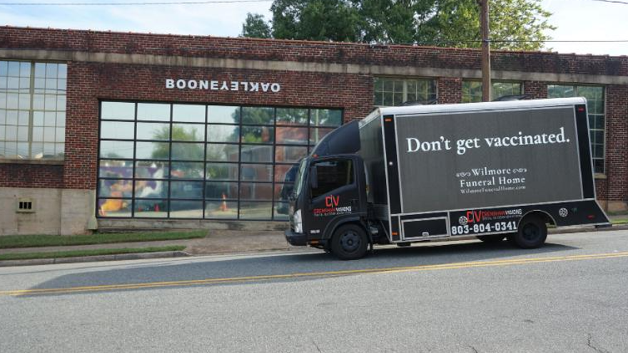 ABD'de cenaze evinden net reklam mesajı: Aşı olmayın 2