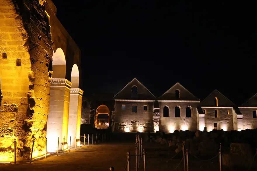 UNESCO Dünya Miras Geçici Listesi'nde bulunan Harran Ören Yeri'ne ışıklandırma 