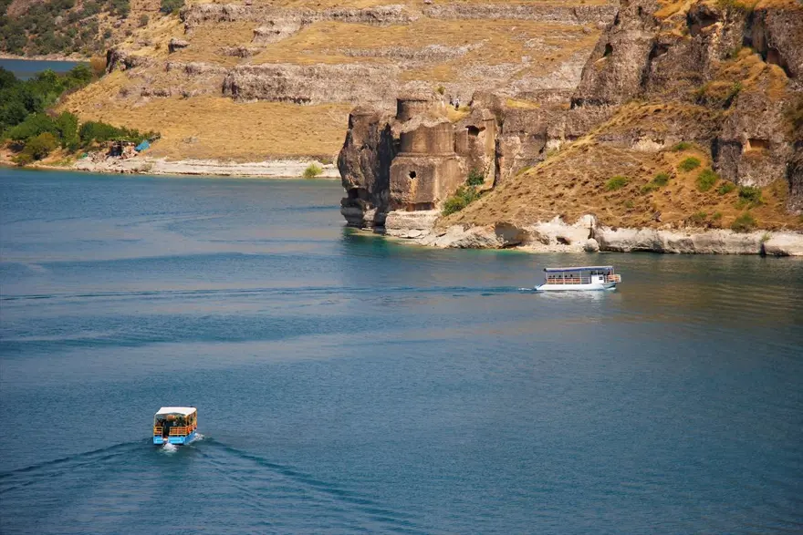 Doğa ve inanç turizmini tercih edenlerin rotası: Peygamberler diyarı 'Eğil' 13 Doğa ve inanç turizmini tercih edenlerin rotası: Peygamberler diyarı 'Eğil' 13