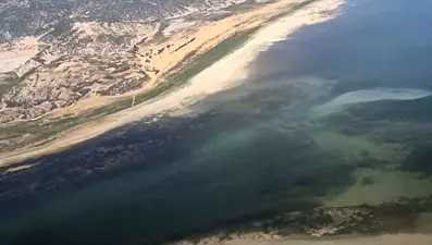 Korkutan görüntü: "Göl bölünmek üzere!" İki kıyı arası 1,2 kilometreye düştü