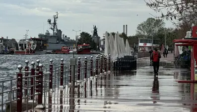 Sakarya ve Kocaeli'de fırtına ve sağanak hayatı felç etti