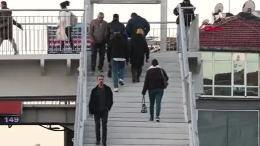 Beşyol metrobüs durağında 45 gün sürecek yenileme çalışması 4