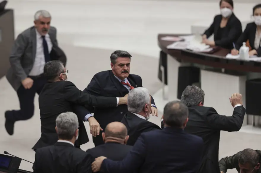 TBMM Genel Kurulu'nda kavga 
