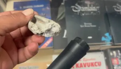 İnternetten mikrofon aldı, içinden çıkan şoke etti