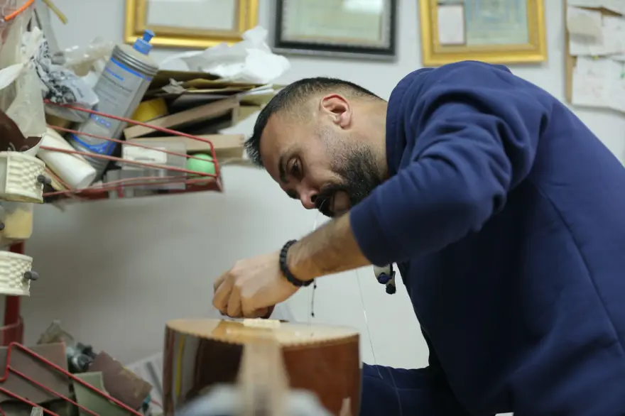 20 yıldır kendi atölyesinde üretiyor: Dut ağacından yapıyor; İngiltere, Almanya, Hollanda ve Kanada'ya gönderiyor 1