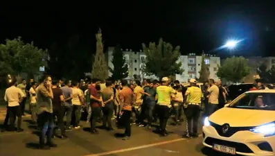 Yolun karşısına geçmeye çalışan küçük çocuk öldü