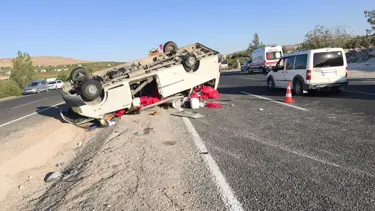 Tarım işçilerini taşıyan minibüs devrildi: 20 yaralı