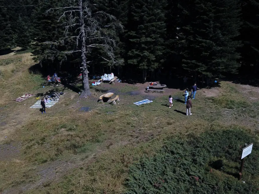 Sıcaktan bunalanlarUludağ’a koştu: İstanbul’u görmeye çalıştılar 1 Sıcaktan bunalanlarUludağ’a koştu: İstanbul’u görmeye çalıştılar 1