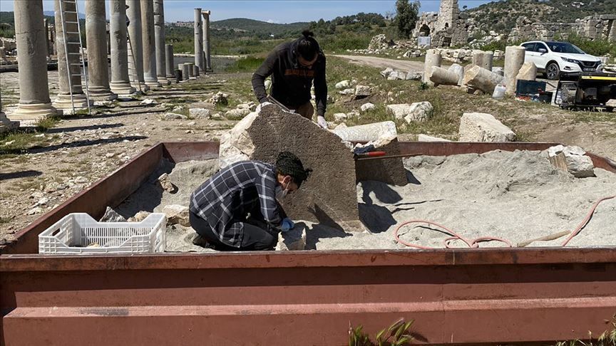 Patara'da bulunan yazıt kazı ekibini heyecanlandırdı