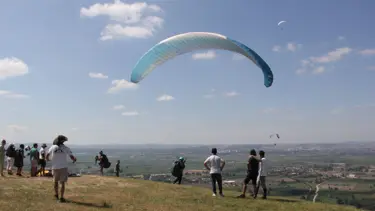 Kırantepe yamaç paraşütü tutkunlarını ağırlıyor