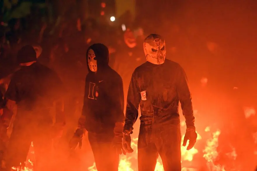 El Salvador'da sıra dışı festival: Birbirlerine ateş topu fırlattılar 5